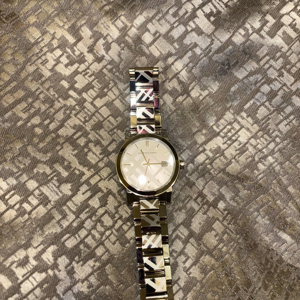 (NEEDS BATTERY) Burberry Silver Watch with Minimalist Design - Picture 15 of 15